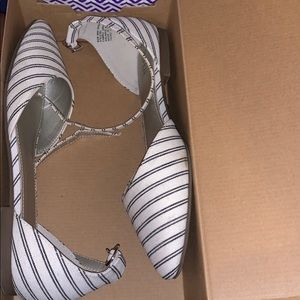 Causal Dress shoes (white & black)